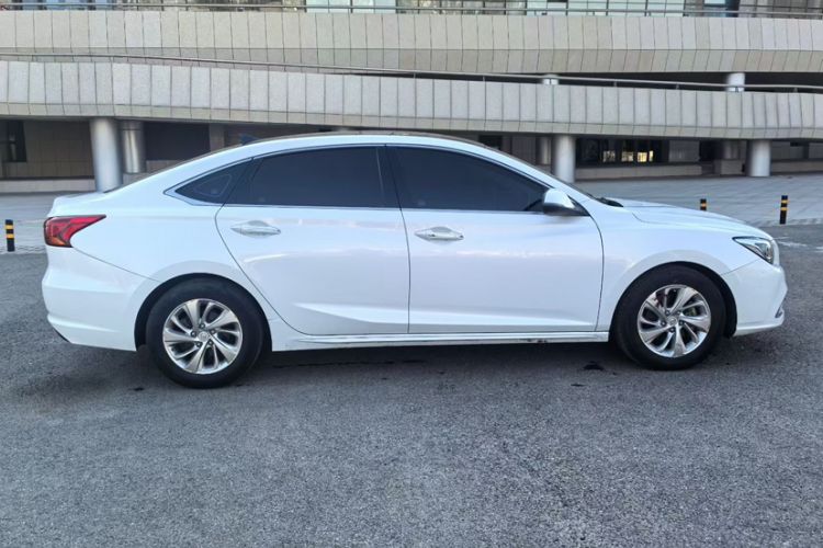 Used CHANGAN Raeton CC 2018 1.5T Automatic Elegant Starry Edition China V Standard Exterior 3