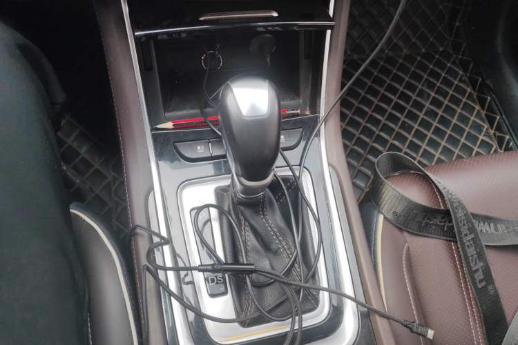 Used CHANGAN Raeton CC 2018 1.5T Automatic Zunya Model China V Standard Gear Lever