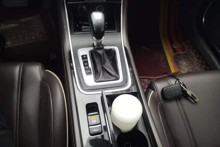 Used CHANGAN Raeton CC 2018 1.5T Automatic Haoya Model China V Standard Gear Lever
