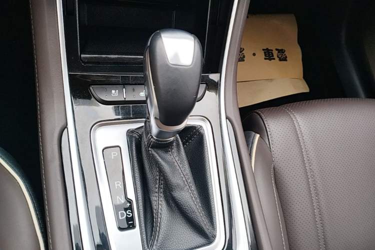 Used CHANGAN Raeton CC 2018 1.5T Automatic Zunya Model China V Standard Gear Lever