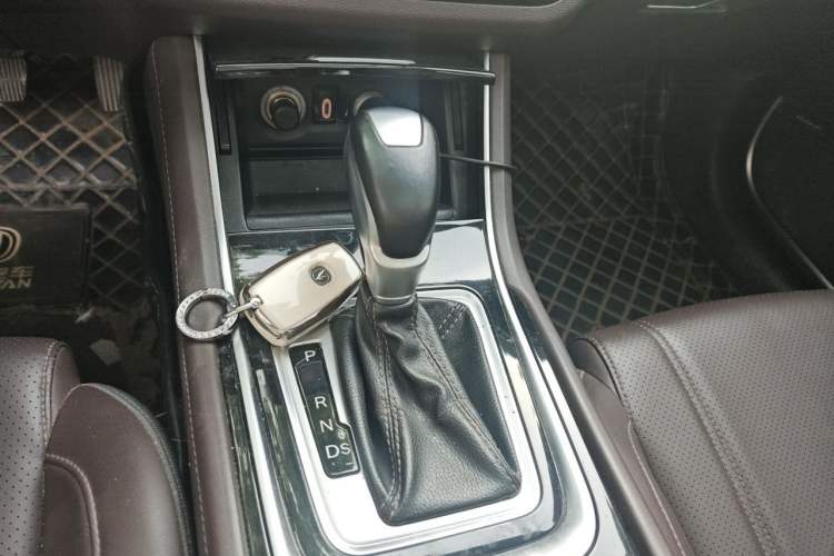 Used CHANGAN Raeton CC 2018 1.5T Automatic Elegant Starry Edition China V Standard Gear Lever