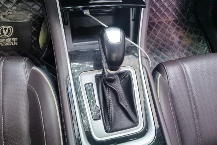 Used CHANGAN Raeton CC 2018 1.5T Automatic Haoya Model China V Standard Gear Lever