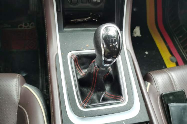Used CHANGAN Raeton CC 2018 1.5T Manual Luxury Model China V Standard Gear Lever