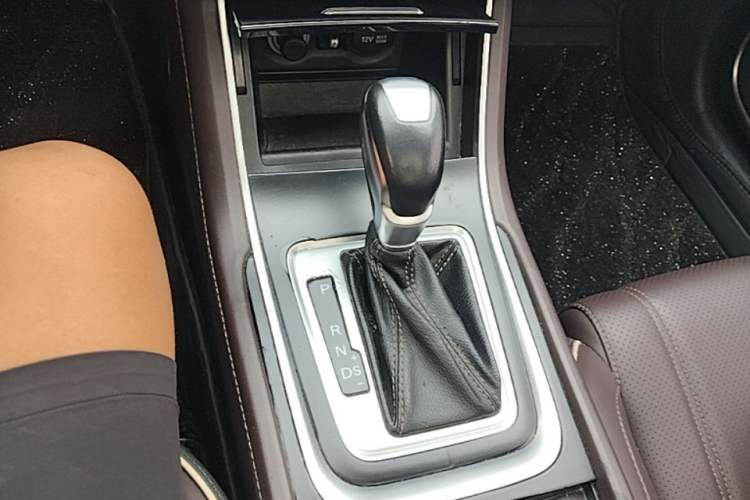 Used CHANGAN Raeton CC 2018 1.5T Automatic Zhiya Model China V Standard Gear Lever