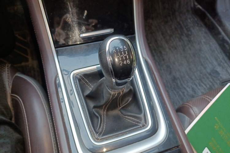 Used CHANGAN Raeton CC 2018 1.5T Manual Elegant Model China V Standard Gear Lever