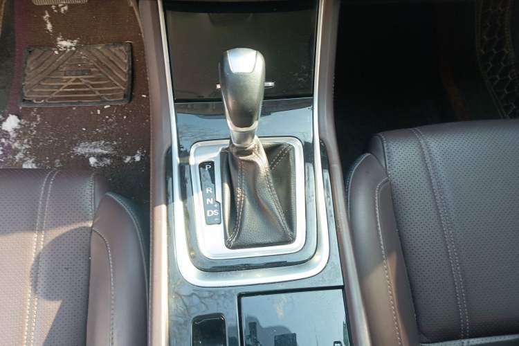 Used CHANGAN Raeton CC 2018 1.5T Automatic Elegant Version China V Standard Gear Lever