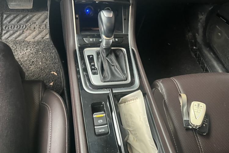 Used CHANGAN Raeton CC 2018 1.5T Automatic Zunya Model China V Standard Gear Lever