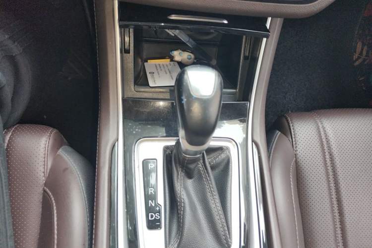 Used CHANGAN Raeton CC 2018 1.5T Automatic Elegant Starry Edition China V Standard Gear Lever