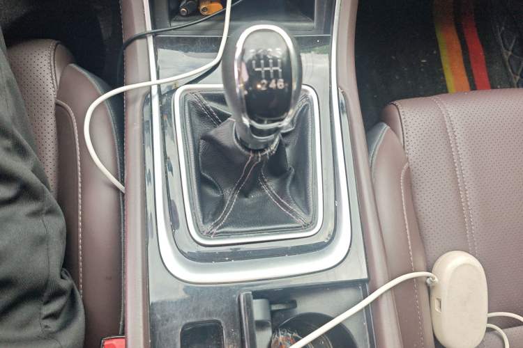 Used CHANGAN Raeton CC 2018 1.5T Manual Elegant Starry Edition China V Standard Gear Lever