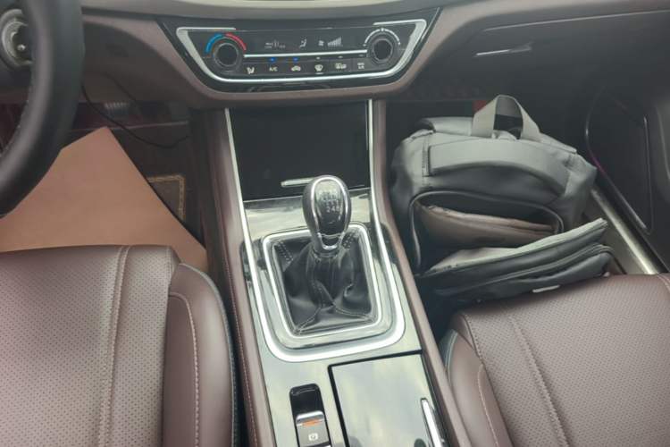 Used CHANGAN Raeton CC 2018 1.5T Manual Elegant Model China V Standard Gear Lever