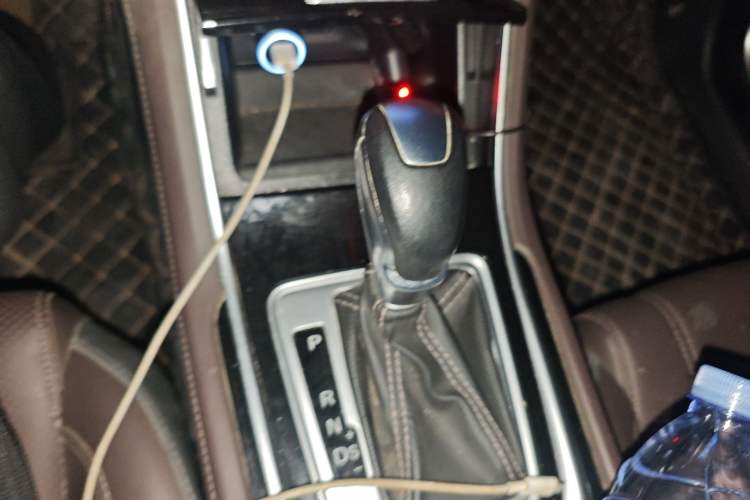 Used CHANGAN Raeton CC 2018 1.5T Automatic Elegant Starry Edition China V Standard Gear Lever