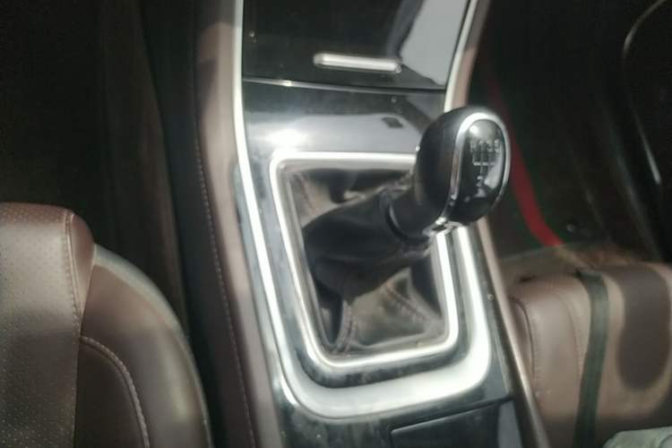 Used CHANGAN Raeton CC 2018 1.5T Manual Elegant Model China V Standard Gear Lever