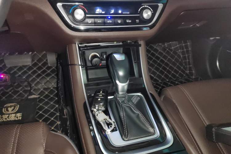 Used CHANGAN Raeton CC 2018 1.5T Automatic Elegant Starry Edition China V Standard Gear Lever