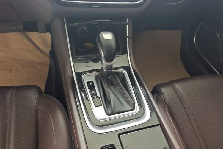 Used CHANGAN Raeton CC 2018 1.5T Automatic Elegant Starry Edition China V Standard Gear Lever