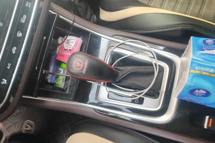 Used CHANGAN Raeton CC 2018 1.5T Automatic Elegant Starry Edition China V Standard Gear Lever