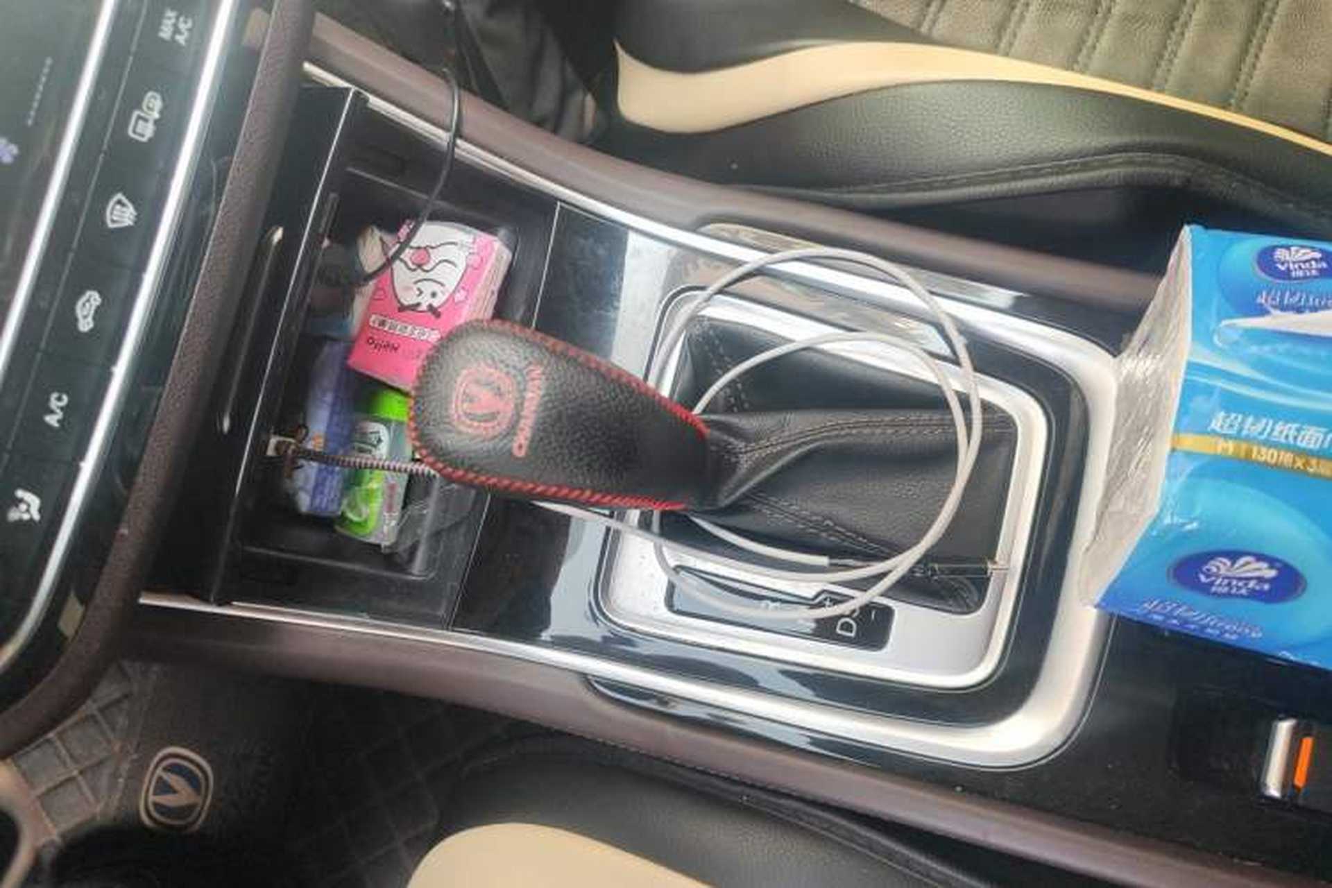 Used CHANGAN Raeton CC 2018 1.5T Automatic Elegant Starry Edition China V Standard Gear Lever