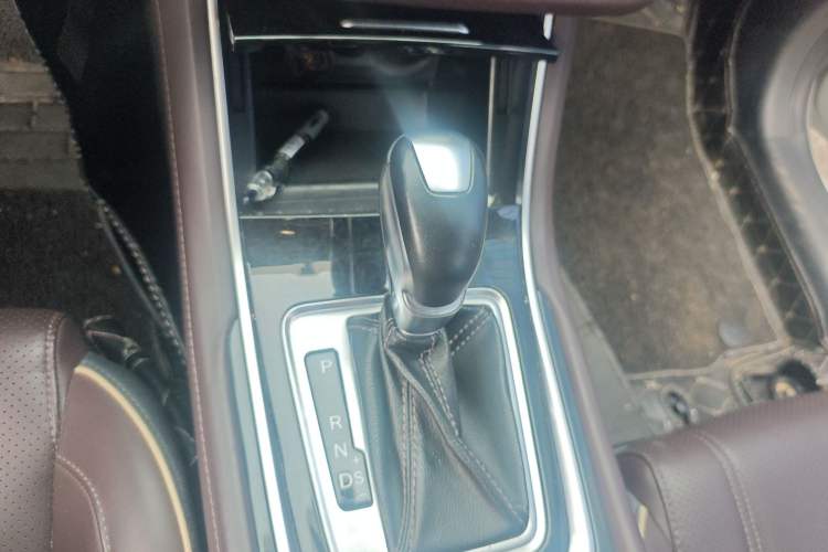 Used CHANGAN Raeton CC 2018 1.5T Automatic Haoya Model China V Standard Gear Lever