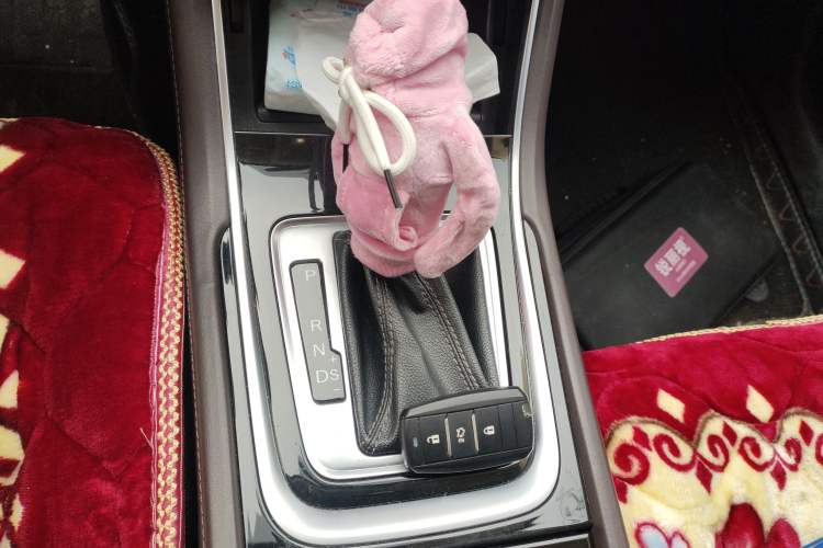 Used CHANGAN Raeton CC 2018 1.5T Automatic Elegant Starry Edition China V Standard Gear Lever