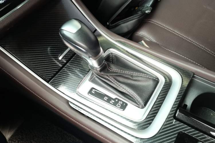 Used CHANGAN Raeton CC 2018 1.5T Automatic Haoya Model China V Standard Gear Lever