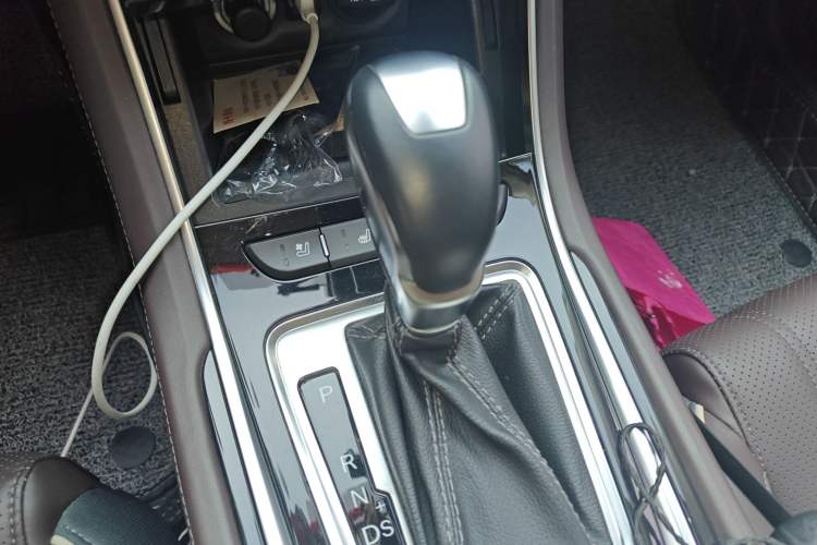 Used CHANGAN Raeton CC 2018 1.5T Automatic Zunya Model China V Standard Gear Lever