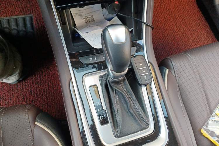 Used CHANGAN Raeton CC 2018 1.5T Automatic Zunya Model China V Standard Gear Lever