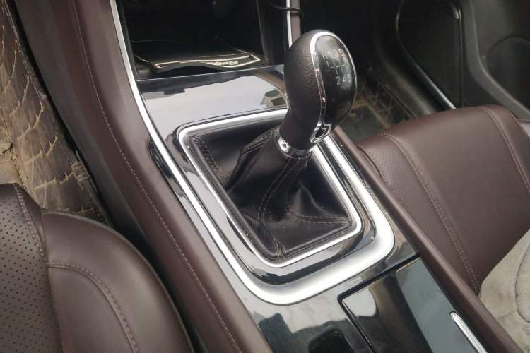Used CHANGAN Raeton CC 2018 1.5T Manual Elegant Model China V Standard Gear Lever