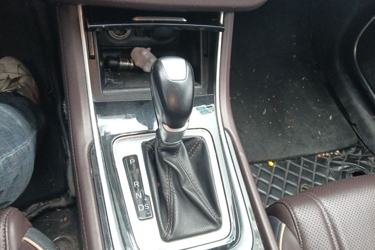 Used CHANGAN Raeton CC 2018 1.5T Automatic Zhiya Model China V Standard Gear Lever