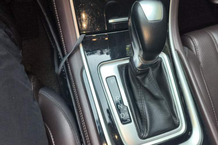 Used CHANGAN Raeton CC 2018 1.5T Automatic Elegant Version China V Standard Gear Lever