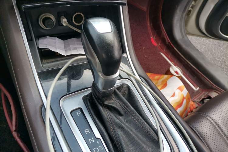 Used CHANGAN Raeton CC 2018 1.5T Automatic Elegant Starry Edition China V Standard Gear Lever