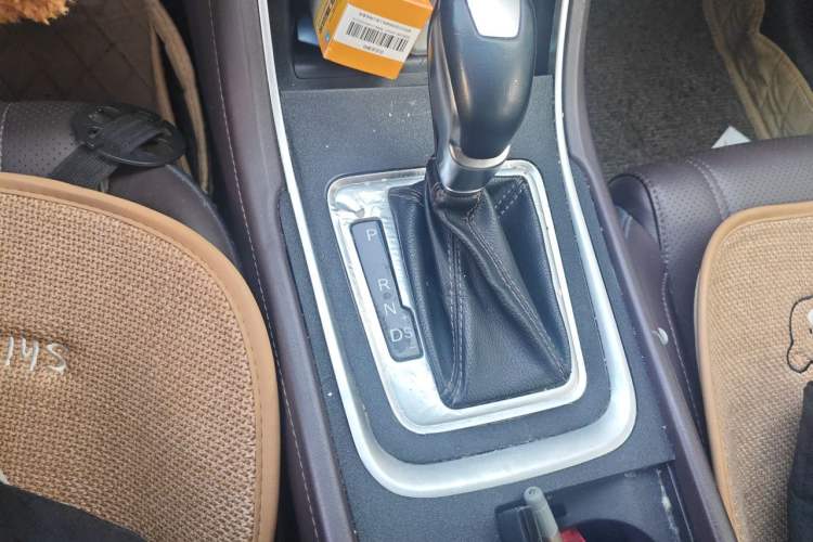 Used CHANGAN Raeton CC 2018 1.5T Automatic Elegant Version China V Standard Gear Lever