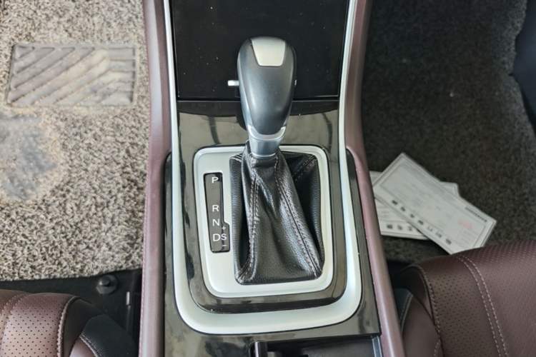 Used CHANGAN Raeton CC 2018 1.5T Automatic Elegant Version China V Standard Gear Lever