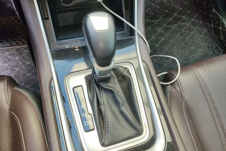 Used CHANGAN Raeton CC 2018 1.5T Automatic Elegant Version China V Standard Gear Lever
