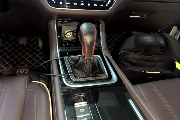 Used CHANGAN Raeton CC 2018 1.5T Manual Luxury Model China V Standard Gear Lever