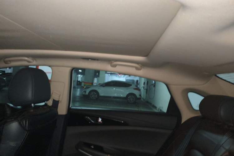 Used CHANGAN Raeton CC 2018 1.5T Automatic Elegant Starry Edition China V Standard Headliner