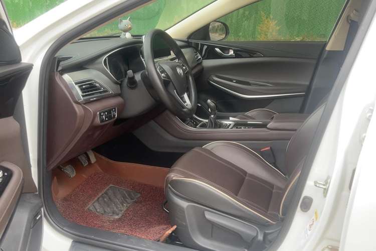 Used CHANGAN Raeton CC 2018 1.5T Manual Luxury Model China V Standard Interior 1