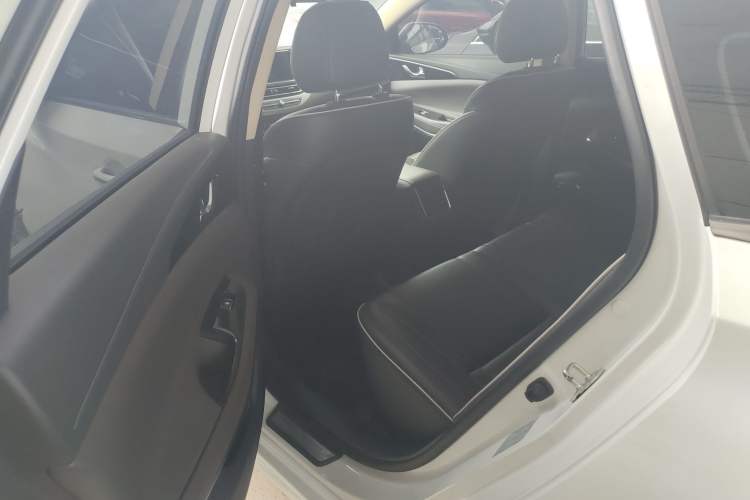 Used CHANGAN Raeton CC 2018 1.5T Automatic Zhiya Model China V Standard Interior 1
