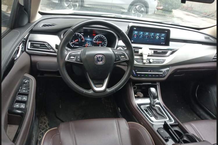 Used CHANGAN Raeton CC 2018 1.5T Automatic Zhiya Model China V Standard Interior 1