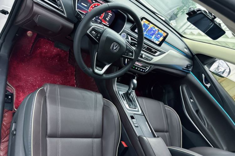 Used CHANGAN Raeton CC 2018 1.5T Automatic Zhiya Model China V Standard Interior 2
