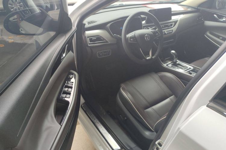 Used CHANGAN Raeton CC 2018 1.5T Automatic Zhiya Model China V Standard Interior 2