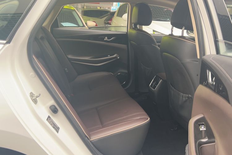 Used CHANGAN Raeton CC 2018 1.5T Automatic Zhiya Model China V Standard Interior 2