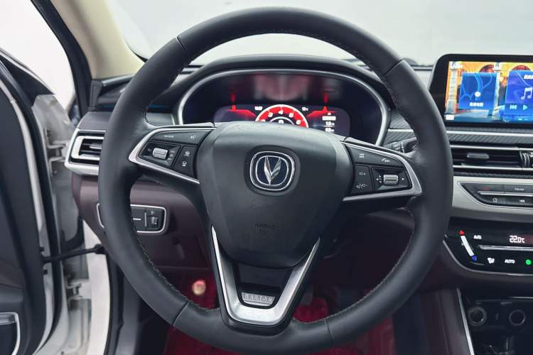 Used CHANGAN Raeton CC 2018 1.5T Automatic Zhiya Model China V Standard Interior 3