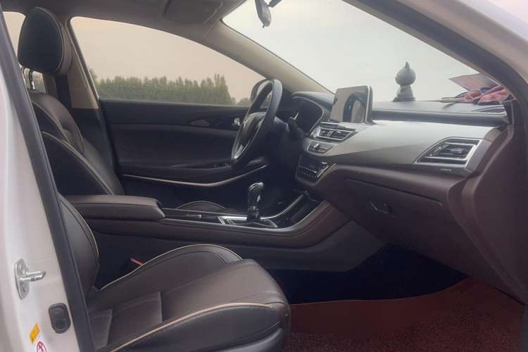 Used CHANGAN Raeton CC 2018 1.5T Manual Luxury Model China V Standard Interior 3