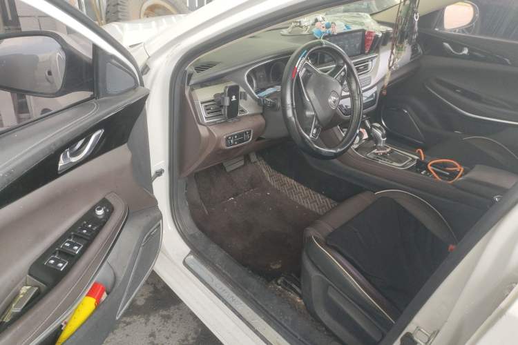 Used CHANGAN Raeton CC 2018 1.5T Automatic Haoya Model Guangmang Edition China V Standard Interior 3