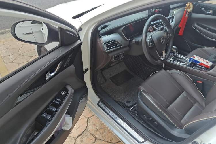 Used CHANGAN Raeton CC 2018 1.5T Automatic Zunya Model China V Standard Interior 3