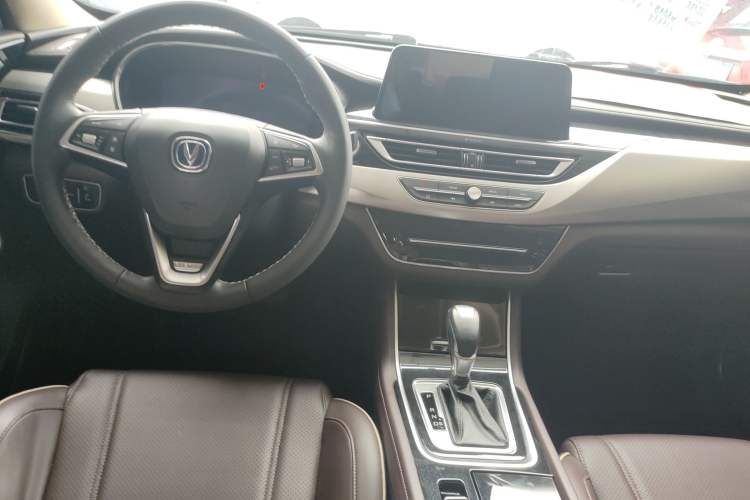 Used CHANGAN Raeton CC 2018 1.5T Automatic Zhiya Model China V Standard Interior 3