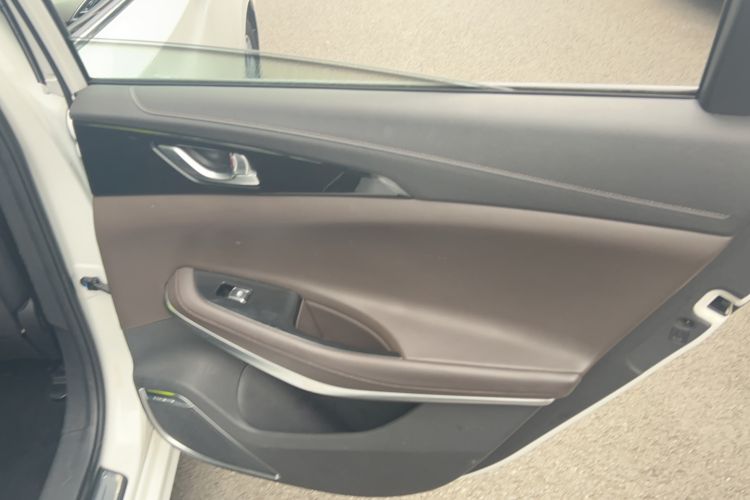 Used CHANGAN Raeton CC 2018 1.5T Automatic Zhiya Model China V Standard Interior 3