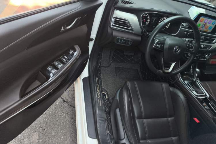 Used CHANGAN Raeton CC 2018 1.5T Automatic Elegant Version China V Standard Interior 3