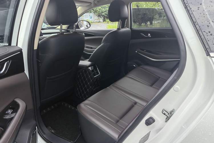 Used CHANGAN Raeton CC 2018 1.5T Manual Elegant Model China V Standard Interior 3
