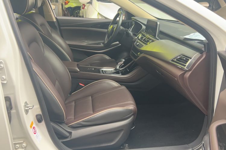 Used CHANGAN Raeton CC 2018 1.5T Automatic Zhiya Model China V Standard Interior 4