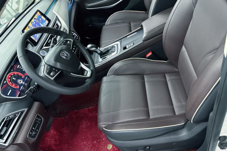 Used CHANGAN Raeton CC 2018 1.5T Automatic Zhiya Model China V Standard Interior 5